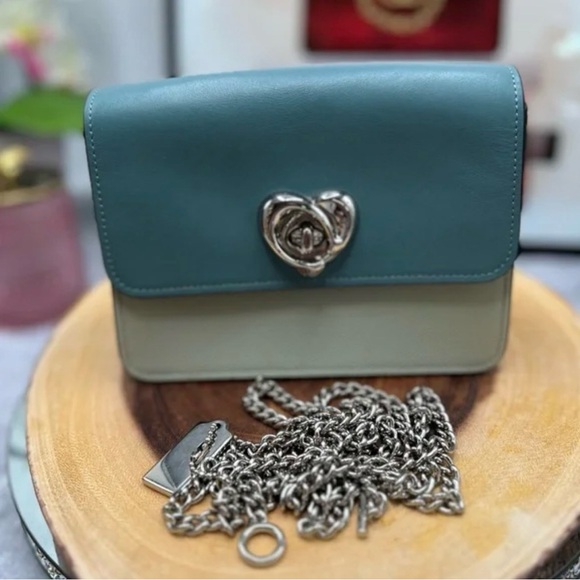 Coach Bowery Crossbody Colorblock With Heart Turnlovk Teal and Cream - Picture 2 of 9